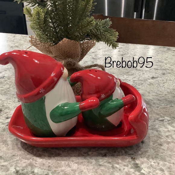 Gnome salt and pepper shakers sitting on sled - VHTF - Picture 3 of 6